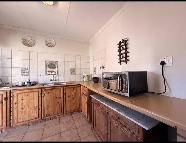 3 BEDROOM FREESTANDING FOR SALE IN SIGNAL HILL